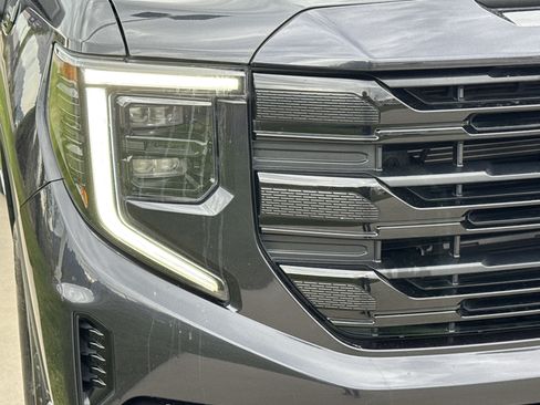 Used 2024 GMC Sierra 1500 Elevation AWD/4WD image 10