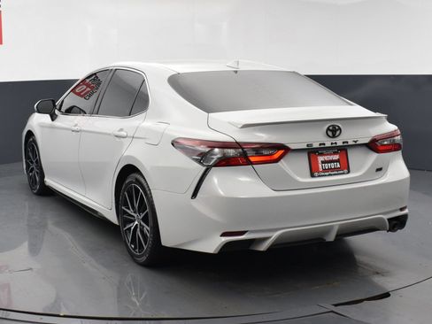 Used 2024 Toyota Camry SE FWD image 3