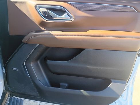 Used 2022 Chevrolet Suburban High Country w/ Premium Package image 17