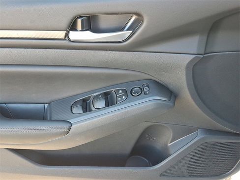 New 2025 Nissan Altima 2.5 SV w/ SV Special Edition Package image 8