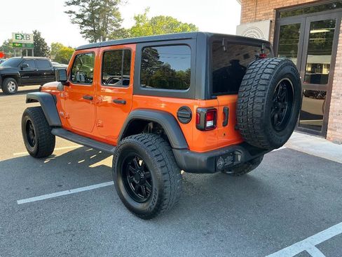 Used 2018 Jeep Wrangler Unlimited Sport S AWD/4WD image 3