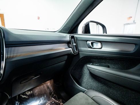 Used 2021 Volvo XC40 P8 Recharge w/ Advanced Package image 49