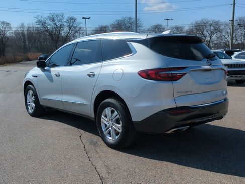 Used 2021 Buick Enclave Essence image 6