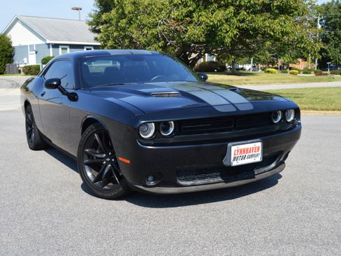 Used 2017 Dodge Challenger SXT Plus image 19