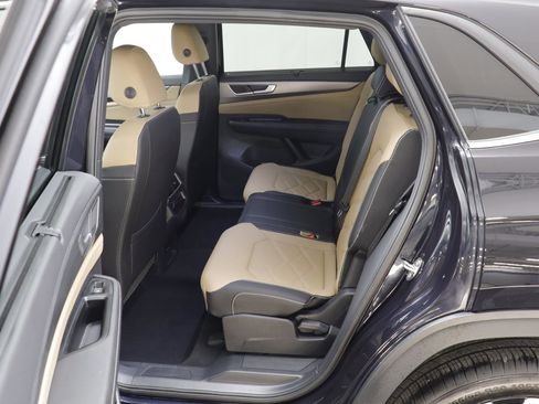 Used 2025 Volkswagen Atlas Cross Sport SE image 14