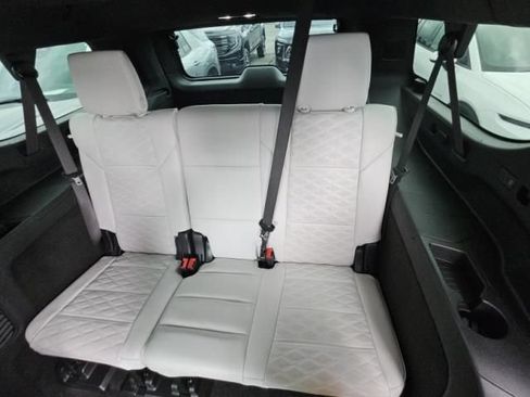 Used 2026 Cadillac Escalade ESV Platinum Sport AWD/4WD image 6