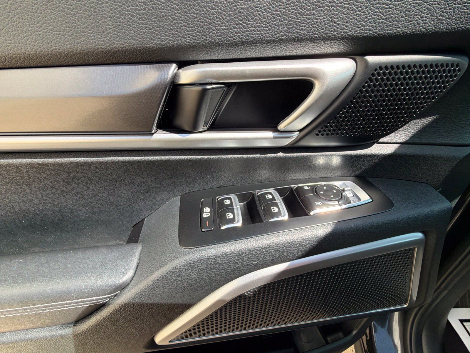 Used 2025 Kia Telluride S AWD/4WD image 16