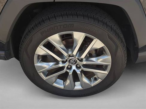 Used 2020 Toyota RAV4 XLE Premium AWD/4WD image 9