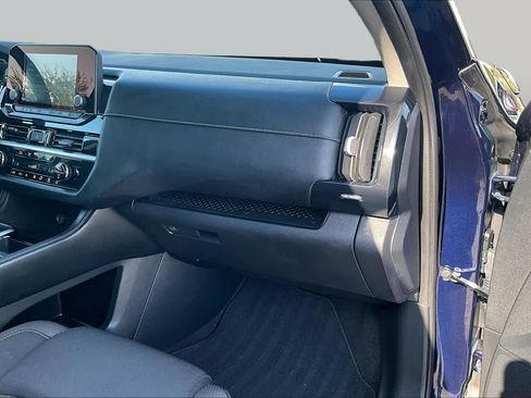 Used 2024 Nissan Pathfinder SV FWD image 19