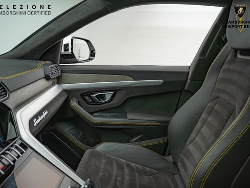 Used 2022 Lamborghini Urus image 34