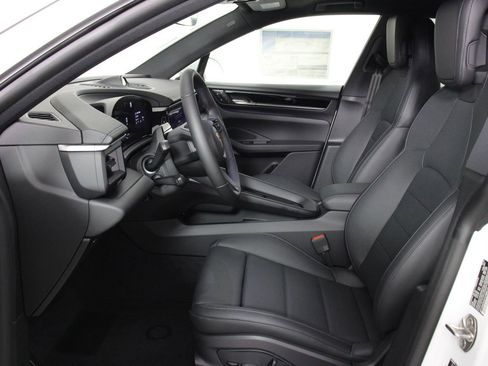 New 2026 Porsche Macan 4 Electric image 5