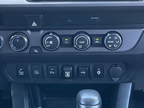 Certified 2020 Toyota Tacoma TRD Off-Road w/ Technology Package AWD/4WD image 32