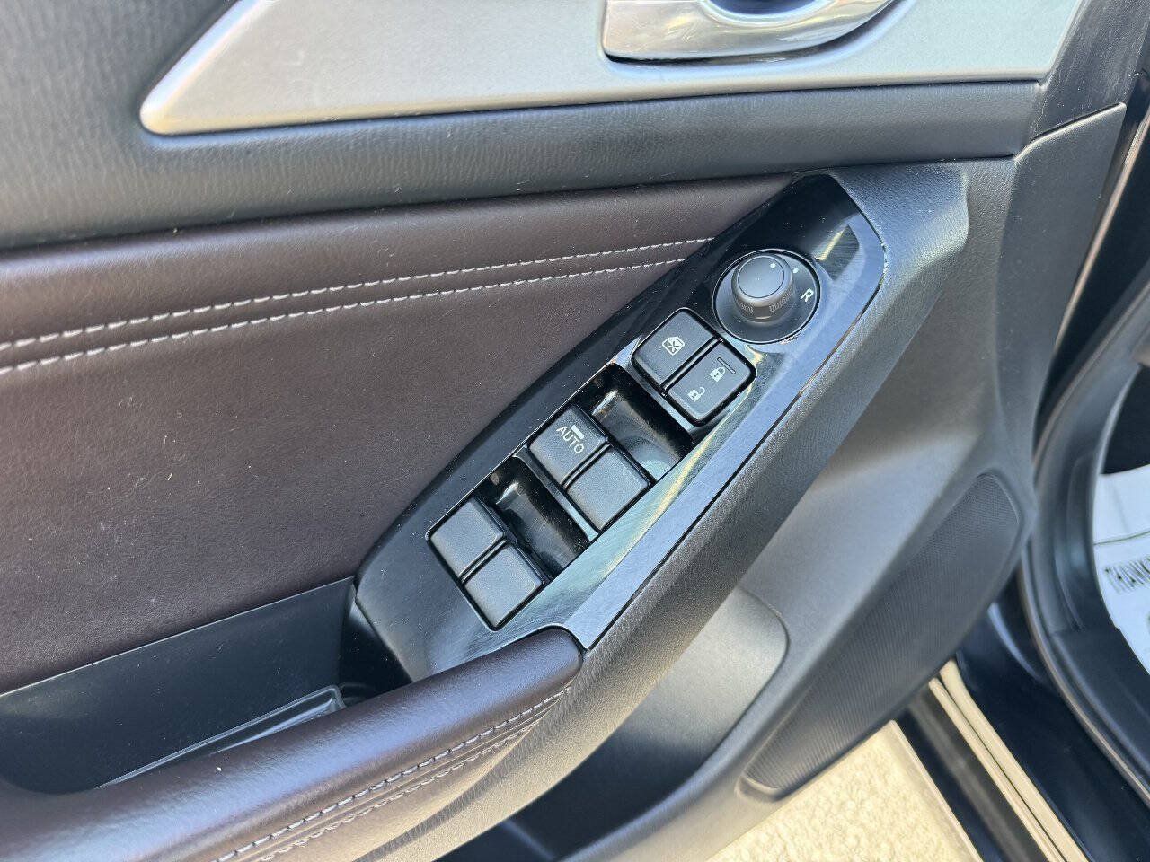 Used 2018 MAZDA MAZDA3 Touring FWD image 14