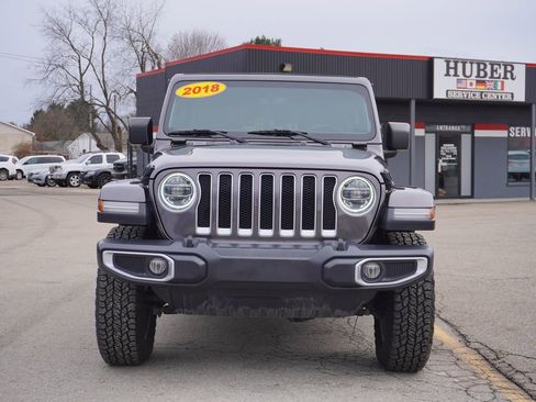 Used 2018 Jeep Wrangler Unlimited Sahara image 2