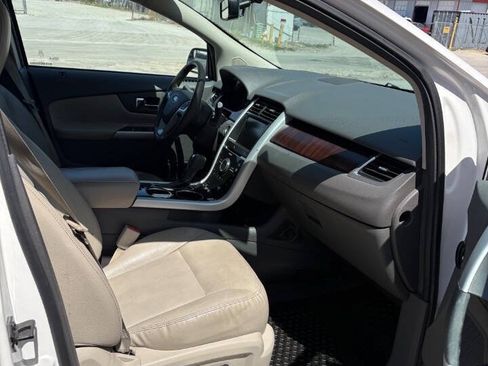 Used 2014 Ford Edge Limited w/ Equipment Group 301A FWD image 8