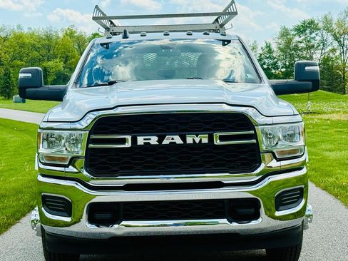 Used 2023 RAM 3500 Tradesman w/ Chrome Appearance Group AWD/4WD image 11