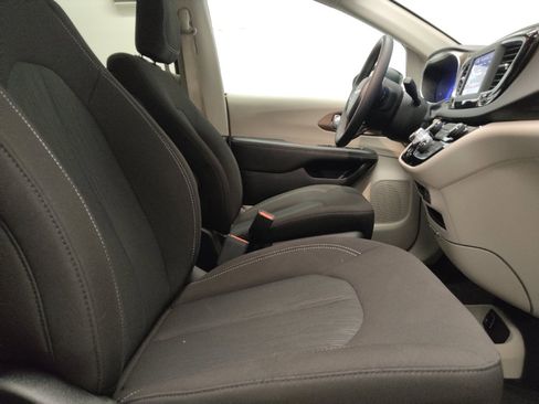 Used 2024 Chrysler Voyager LX FWD image 21