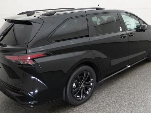 New 2026 Toyota Sienna XSE FWD image 9