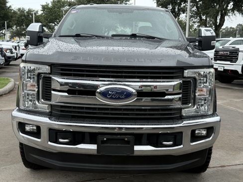 Used 2017 Ford F250 XLT w/ XLT Premium Package AWD/4WD image 10