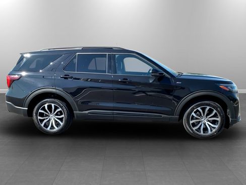 Used 2025 Ford Explorer ST-Line AWD/4WD image 8