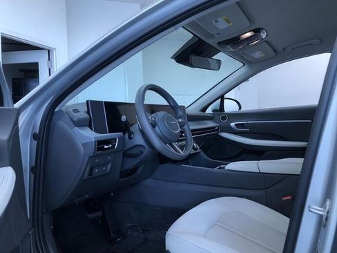 Used 2025 Hyundai Sonata SEL FWD image 11