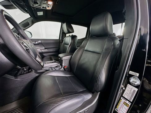 Used 2023 Toyota Tacoma TRD Off-Road image 23