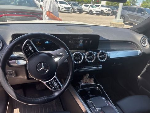 Used 2022 Mercedes-Benz GLB 250 4MATIC image 7