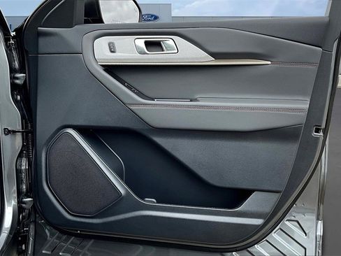 New 2025 Ford Explorer Active w/ Active Comfort Package image 32