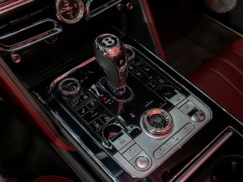 Used 2023 Bentley Flying Spur V8 image 15