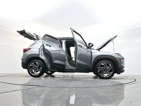 Used 2024 Chevrolet TrailBlazer RS w/ Convenience Package image 43