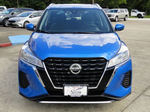 Used 2021 Nissan Kicks SV FWD image 2