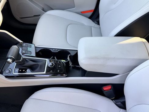 Certified 2025 Kia Sportage EX image 20