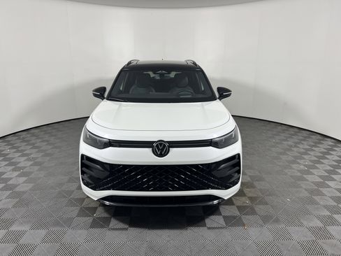 Used 2026 Volkswagen Tiguan SE R-Line FWD image 8