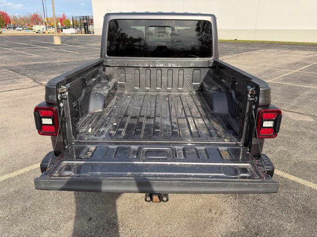 Used 2025 Jeep Gladiator Rubicon w/ Convenience Group AWD/4WD image 9