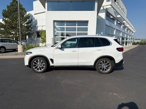 Used 2024 BMW X5 xDrive40i AWD/4WD image 2