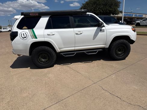 Used 2017 Toyota 4Runner TRD Off-Road AWD/4WD image 8