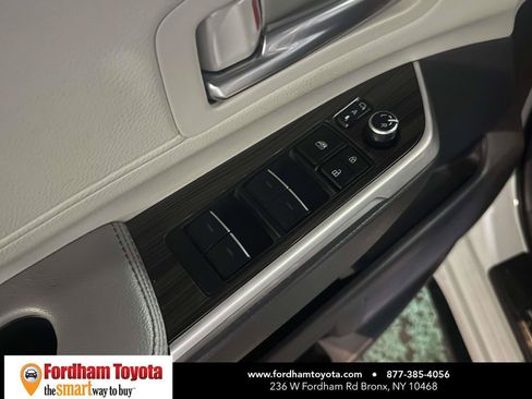 Used 2024 Toyota Sienna Limited AWD/4WD image 15