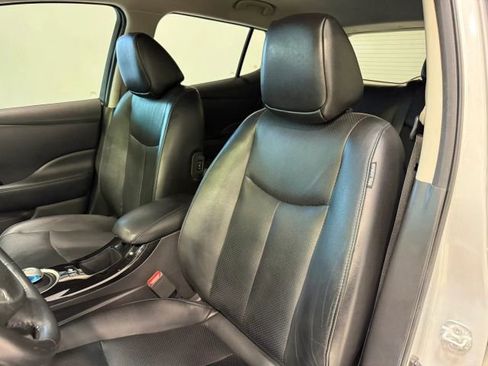 Used 2016 Nissan Leaf SL w/ Premium Package image 22