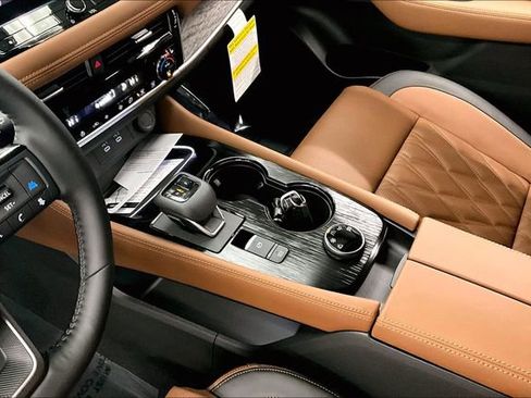 New 2025 Nissan Rogue Platinum image 9