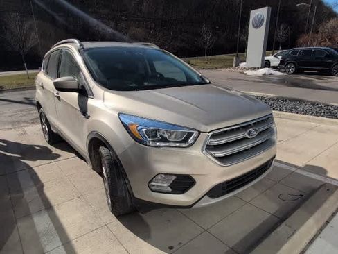 Used 2017 Ford Escape SE w/ Equipment Group 201A image 6