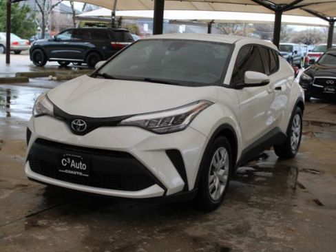 Used 2020 Toyota C-HR LE image 3