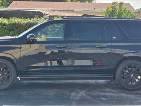 Used 2023 Cadillac Escalade ESV Sport w/ LPO, ONYX Package image 3