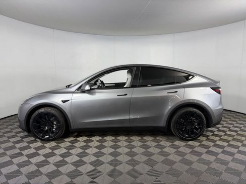 Used 2024 Tesla Model Y Long Range image 10