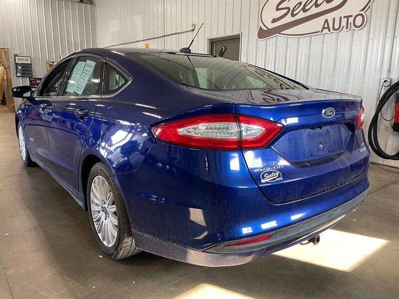 Used 2015 Ford Fusion SE FWD image 3