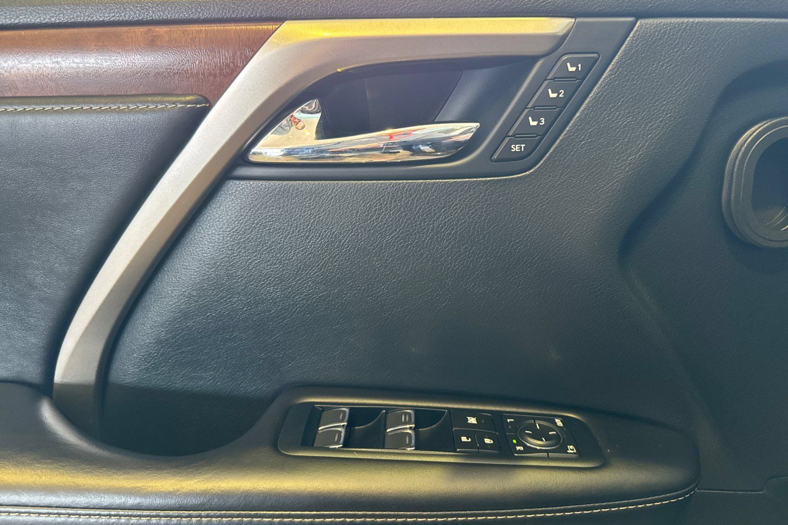 Used 2020 Lexus RX 350L FWD w/ Premium Package image 13