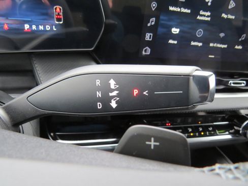 New 2025 Chevrolet Equinox LT image 18