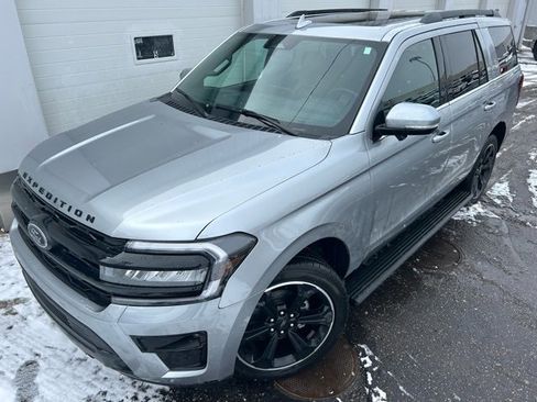 Used 2023 Ford Expedition Limited image 1