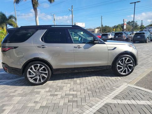 New 2025 Land Rover Discovery Dynamic SE image 6