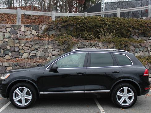 Used 2014 Volkswagen Touareg Hybrid image 6