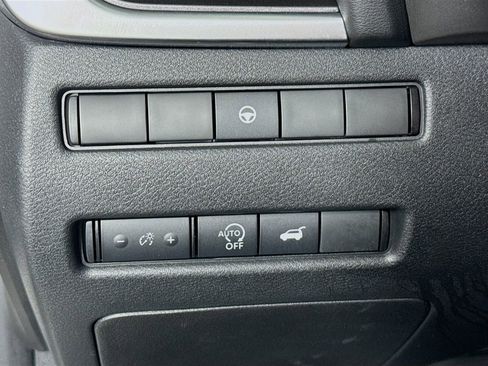 Used 2024 Nissan Rogue SV image 11